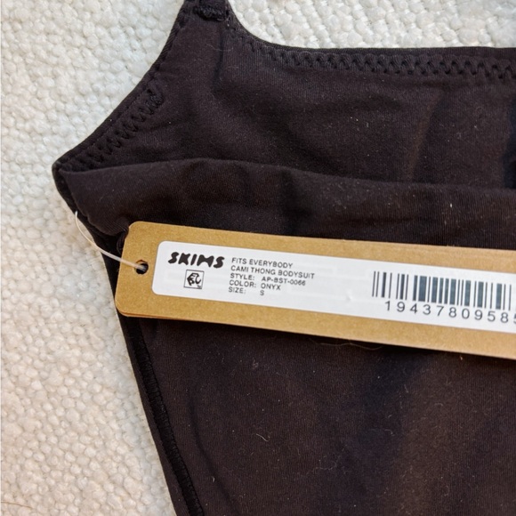 SKIMS FITS EVERYBODY CAMI THONG BODYSUIT BLACK 🪩 - Picture 3 of 3